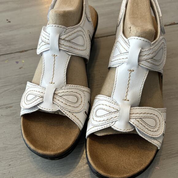 Clarks White Lexi Open Toe Stitched Bow Leather Sandal Sz 9.5 - Picture 6 of 9
